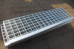 踏步板不能大批量?jī)?chǔ)備現(xiàn)貨的原因?